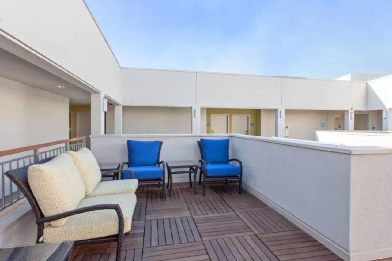 Holiday Inn Express West Los Angeles By Ihg Bagian luar foto