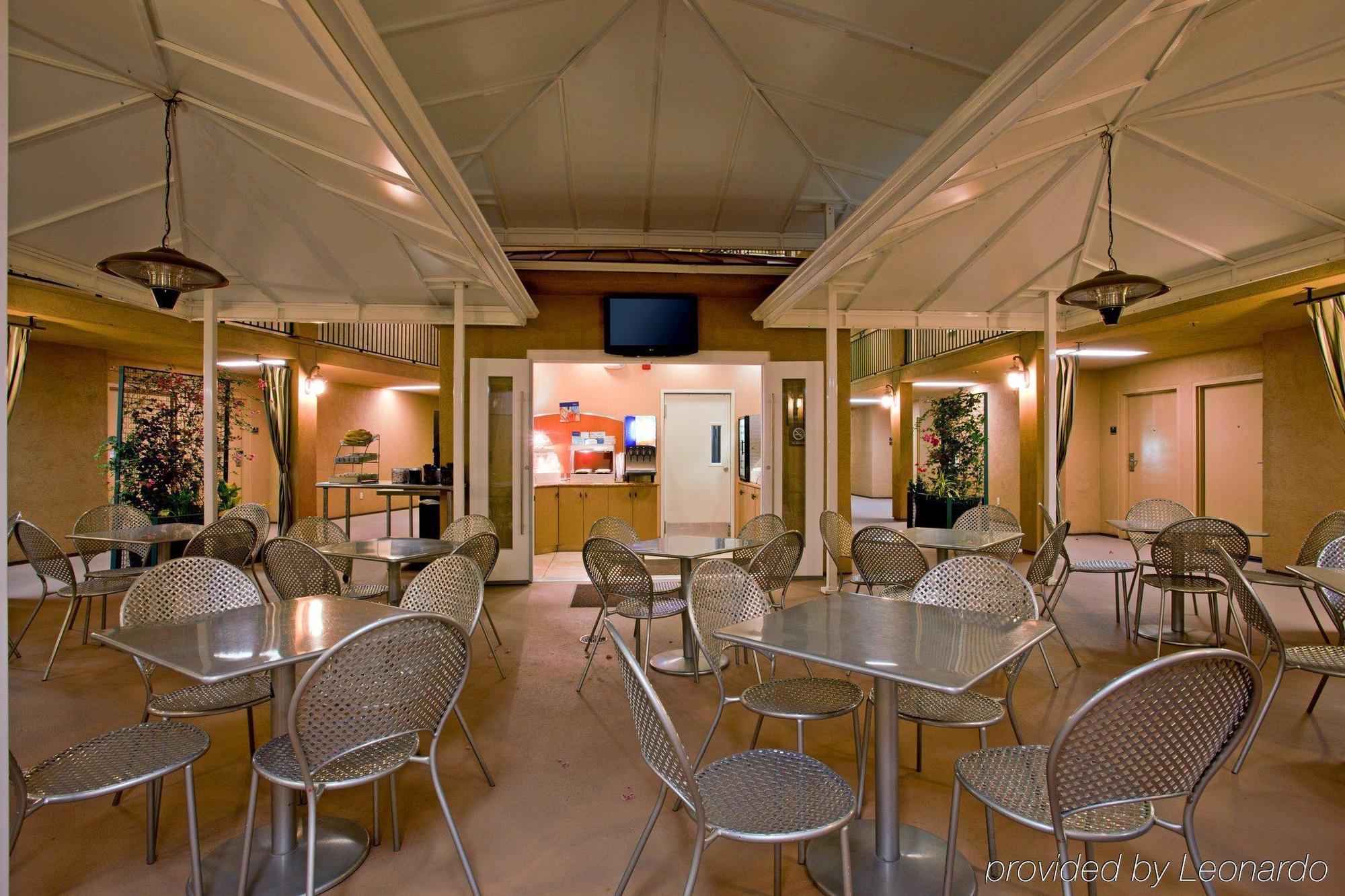 Holiday Inn Express West Los Angeles By Ihg Restoran foto