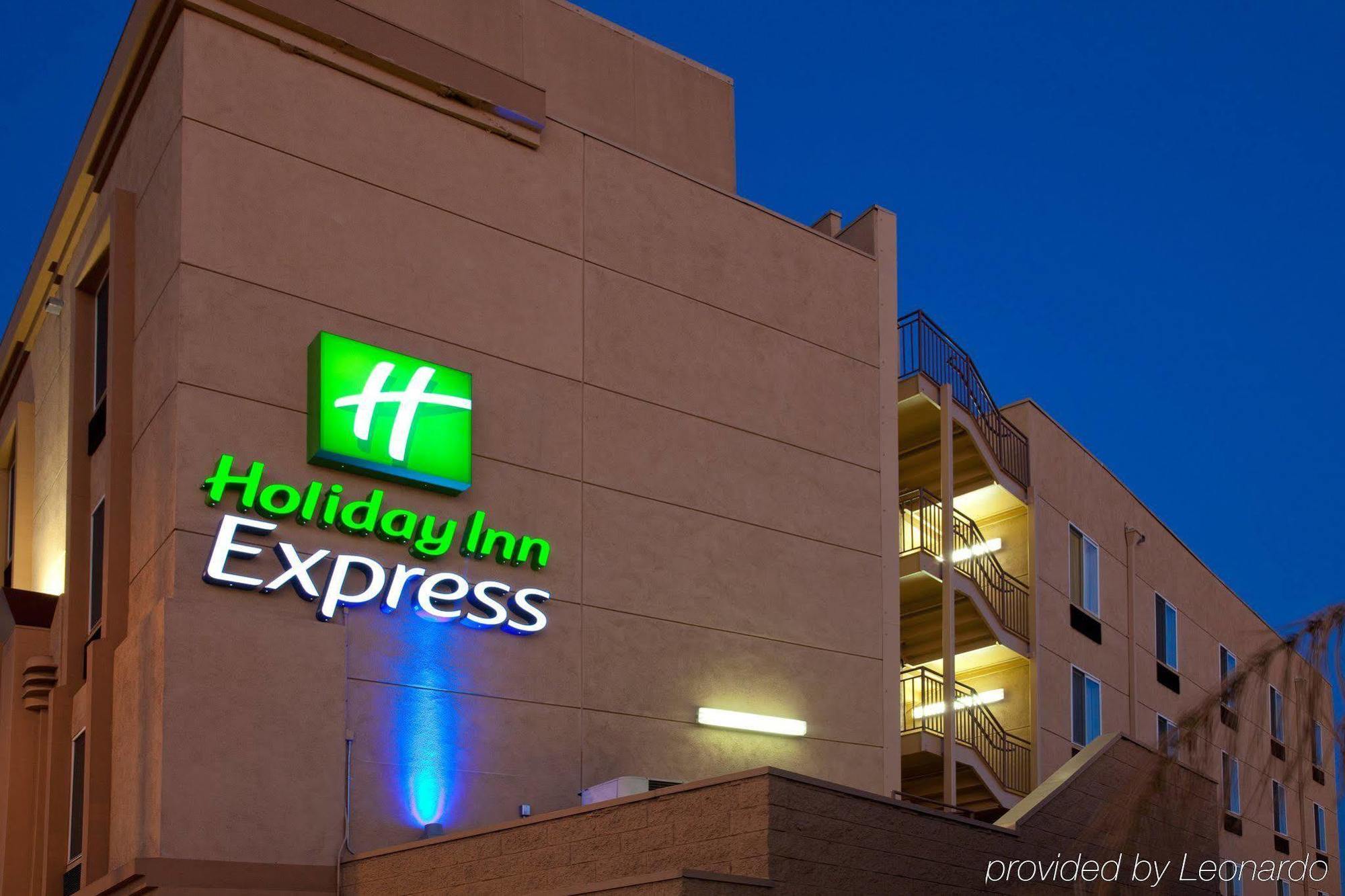 Holiday Inn Express West Los Angeles By Ihg Bagian luar foto