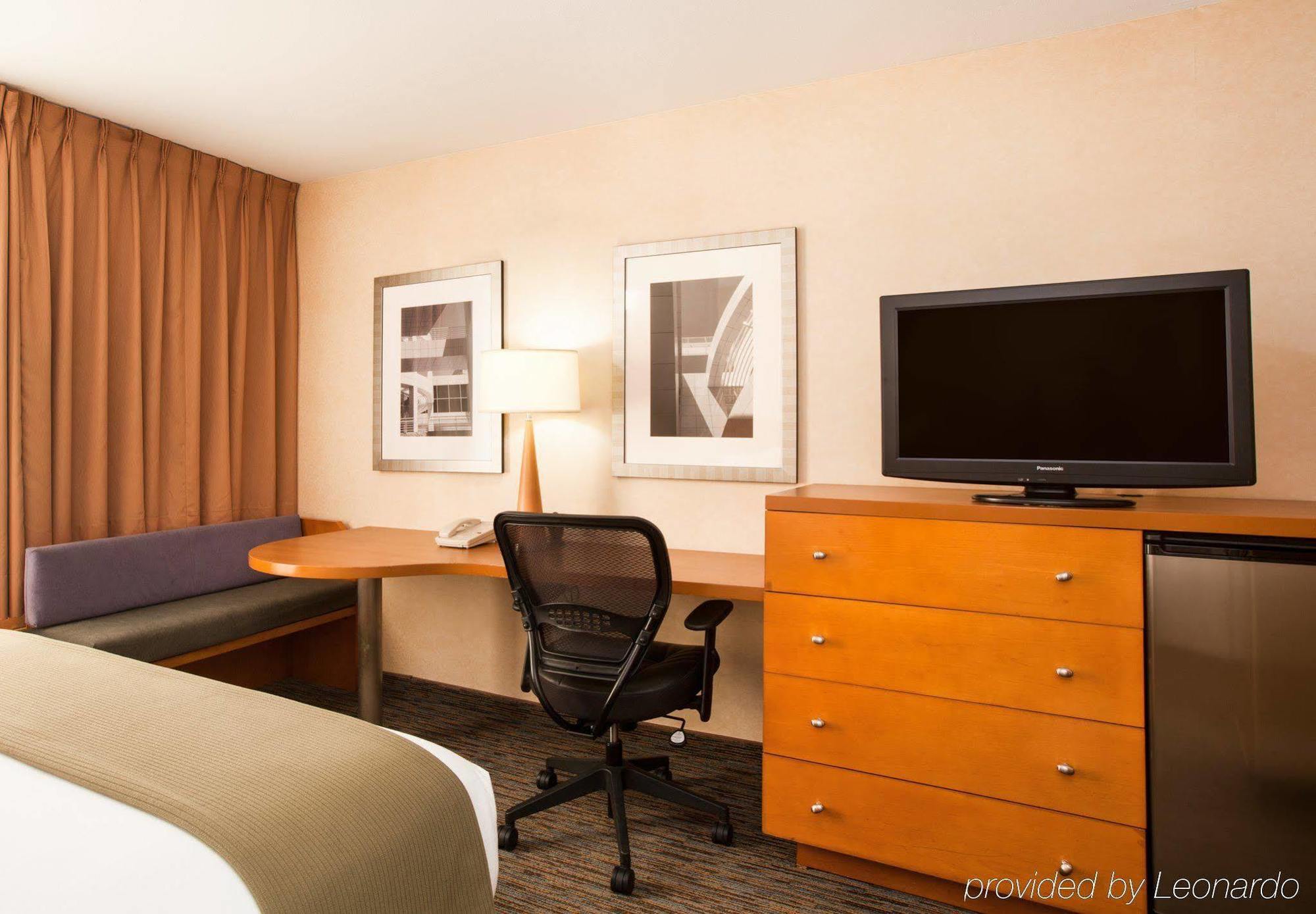 Holiday Inn Express West Los Angeles By Ihg Bagian luar foto