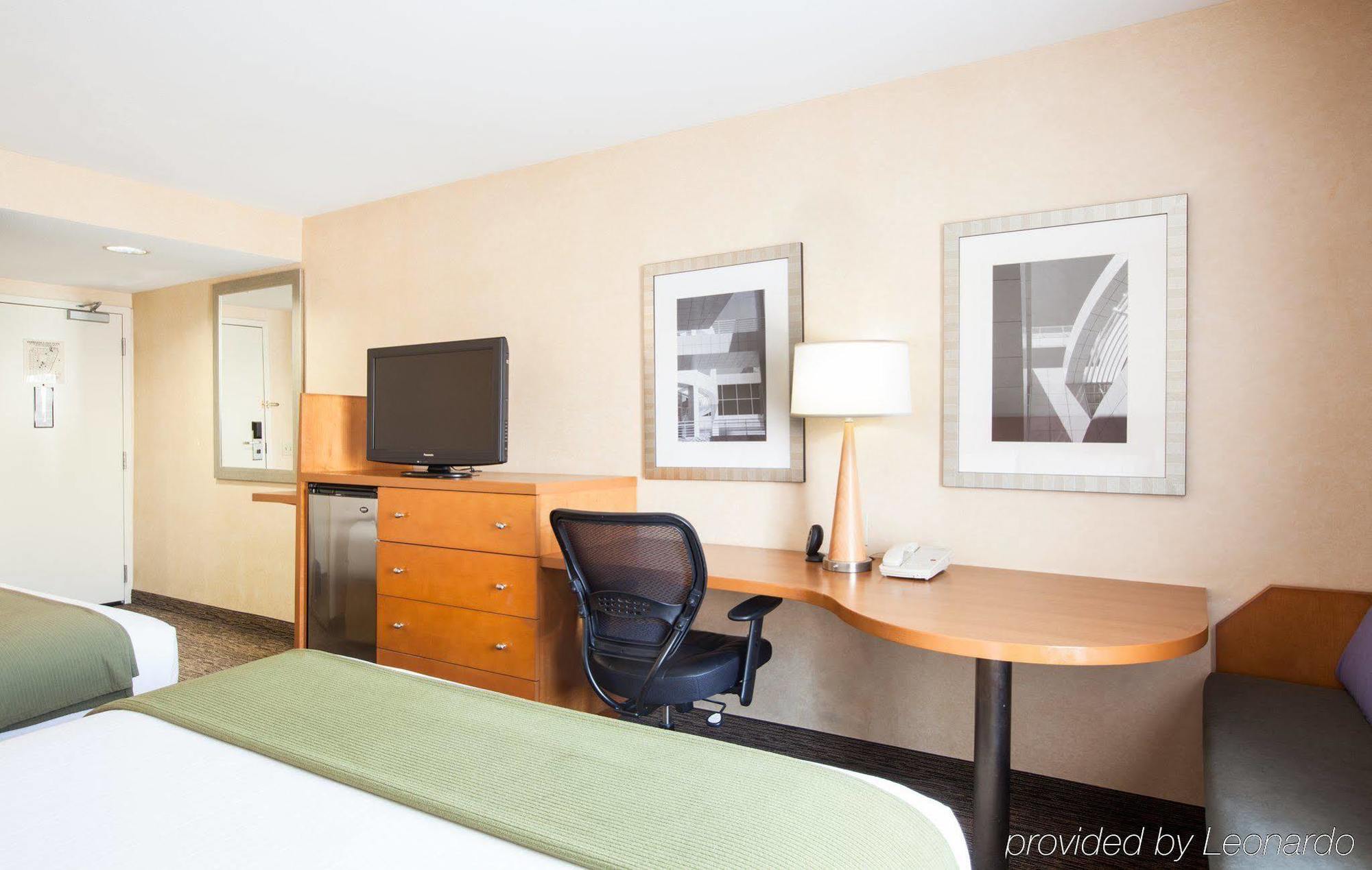 Holiday Inn Express West Los Angeles By Ihg Bagian luar foto