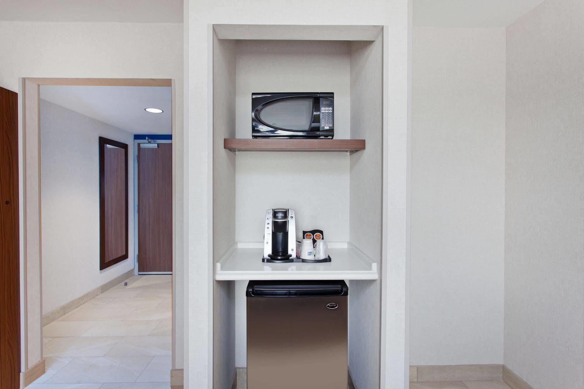 Holiday Inn Express West Los Angeles By Ihg Bagian luar foto