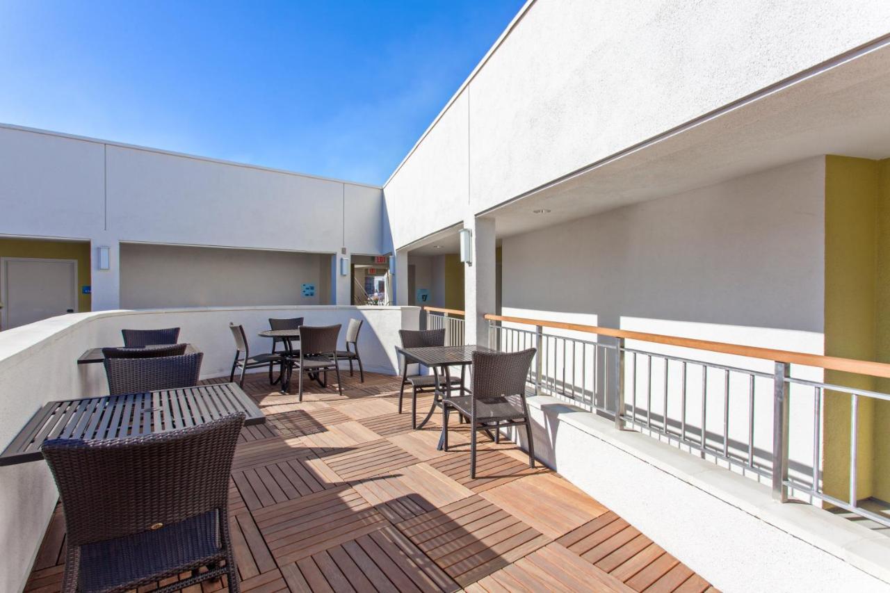 Holiday Inn Express West Los Angeles By Ihg Bagian luar foto